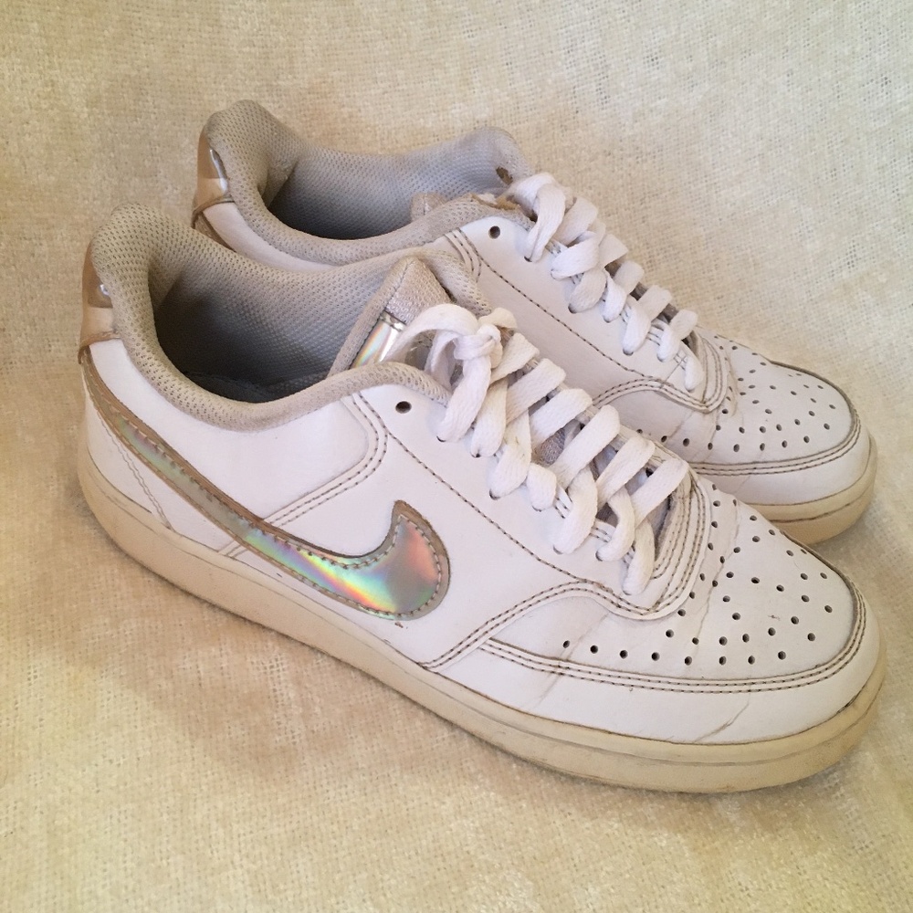 Nike Women's Court Vision Low Sneaker. Size 6